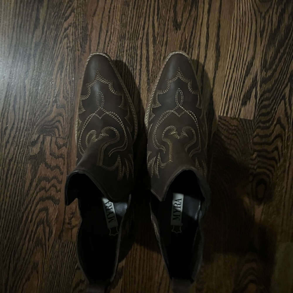 Myra boots - like new